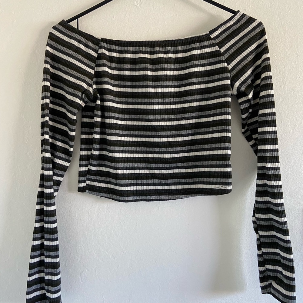 off the shoulder long sleeve crop top⚡️